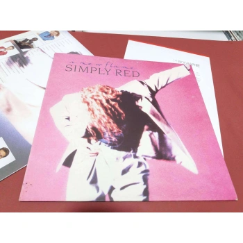 SIMPLY RED A NEW FLAME