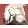 KIM CARNES BARKING AT AIRPLANES