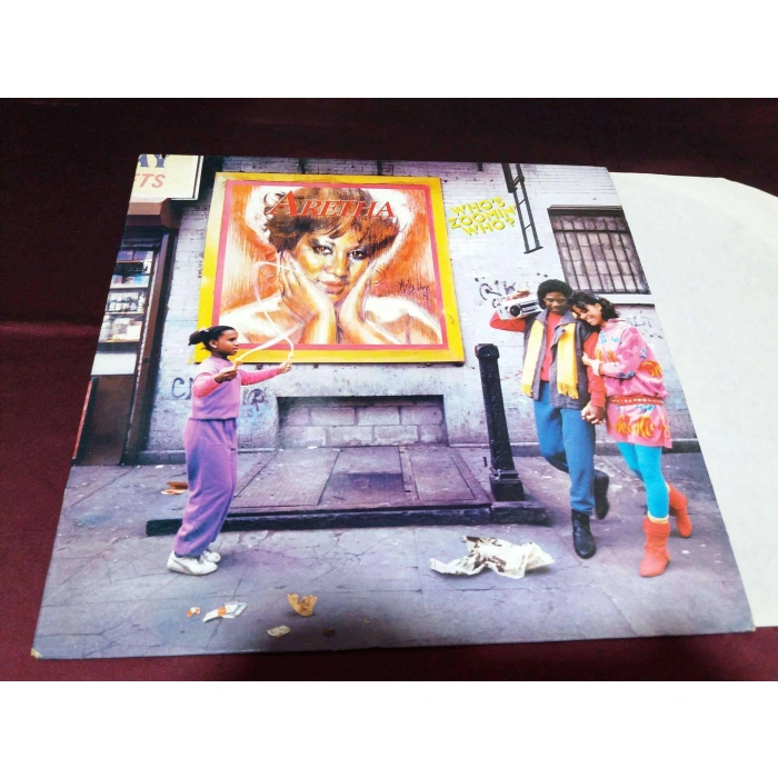 ARETHA WHOS  ZOOMIN WHO