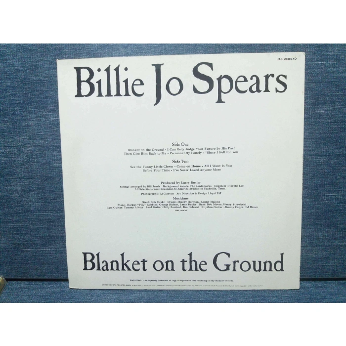 BILLIE JO SPEARS BLANKET ON THE GORUND