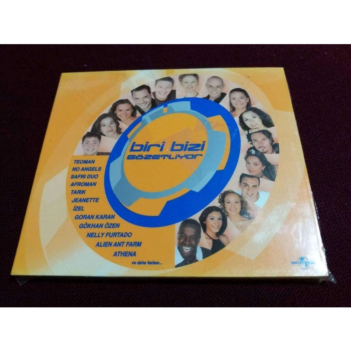 BİRİ BİZİ GÖZETLİYOR (SIFIR)