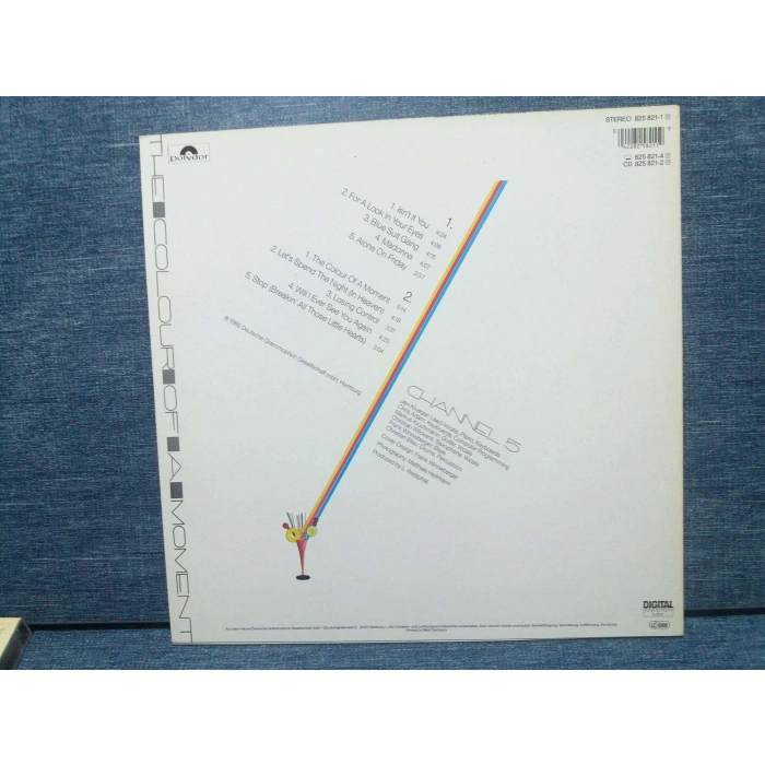 CHANNEL 5 COLOR OF MOMENT