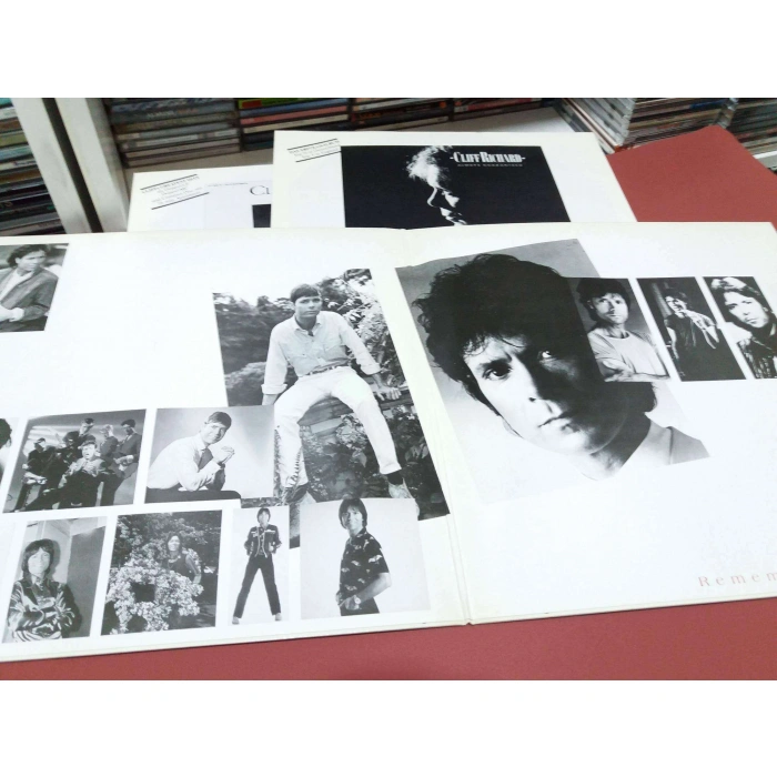 CLIFF RICHARD REMEMBER GREATS    2 LP