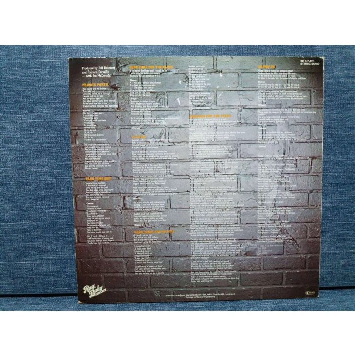 COUNTRY JOE McDONALD LEISURE SUITE