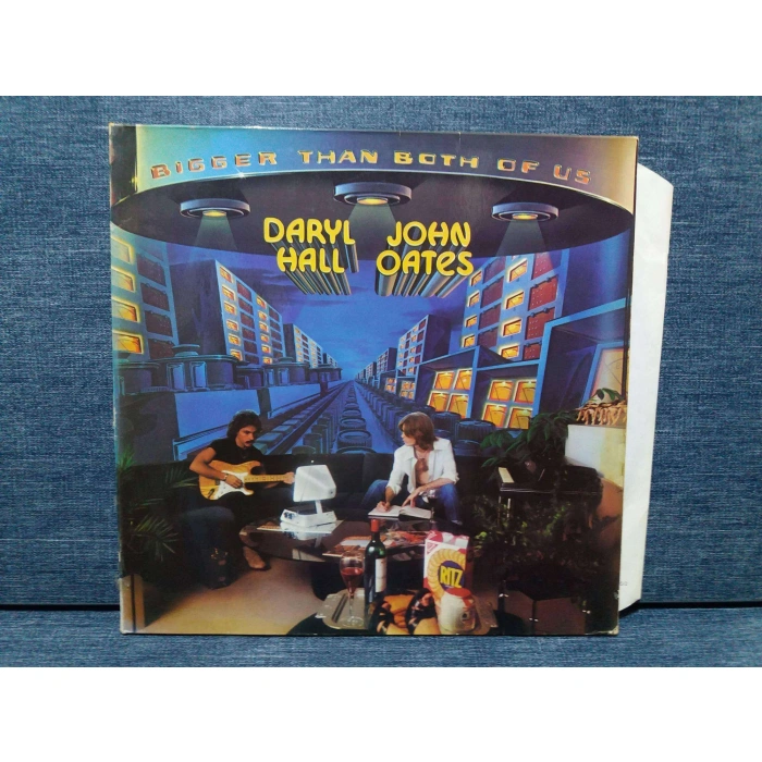 DARYL HALL JOHN OATES BIGGER THAN BOTH