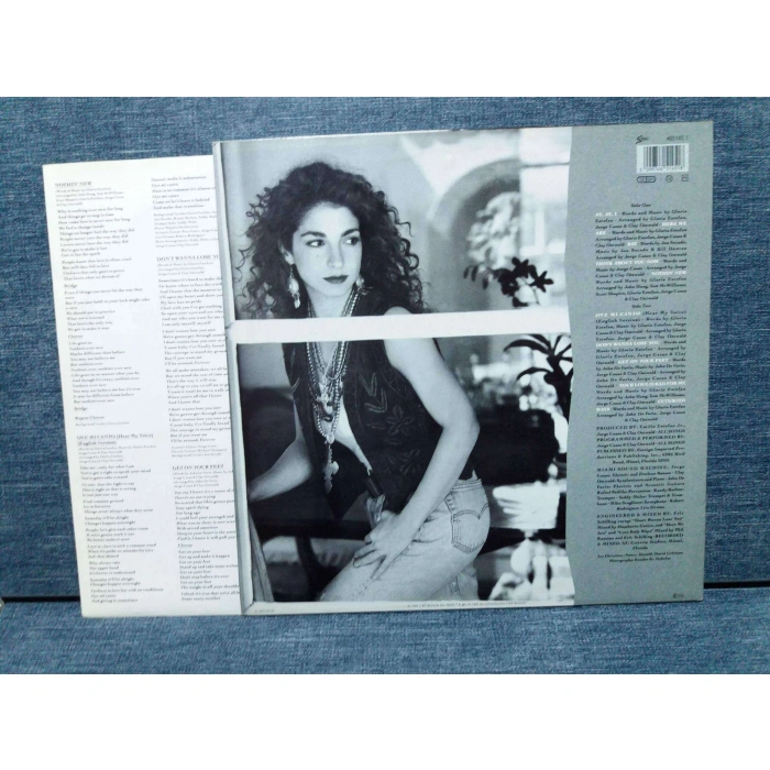 GLORIA ESTEFAN CUTS BOTH WAYS