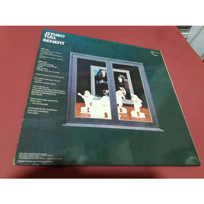JETHRO TULL BENEFIT