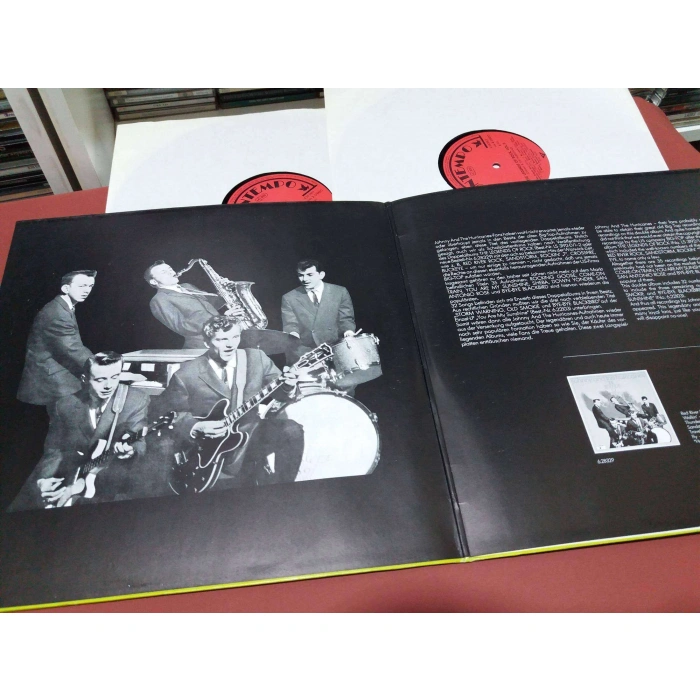 JOHNNY AND THE HURRICANES LEGENDS ROCK   2 LP