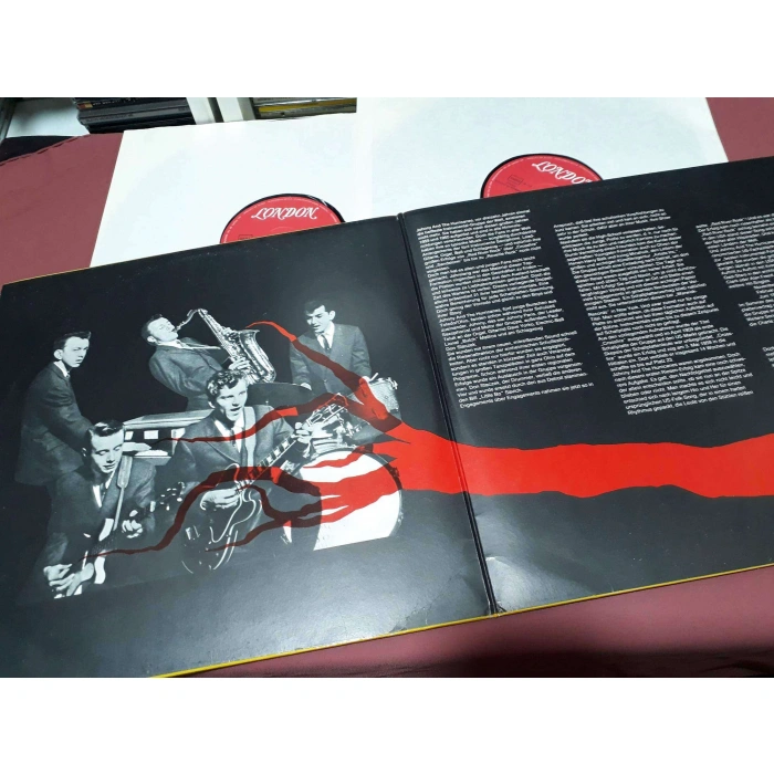 JOHNNY AND THE HURRICANES LEGENDS ROCK   2 LP