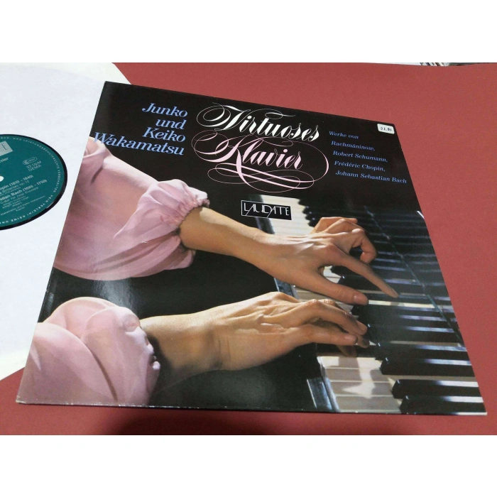 JUNKO UND KEIKO WAKAMATSU KLAVIER