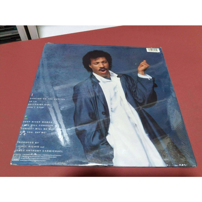 LIONEL RICHIE DANCING ON THE CEILING