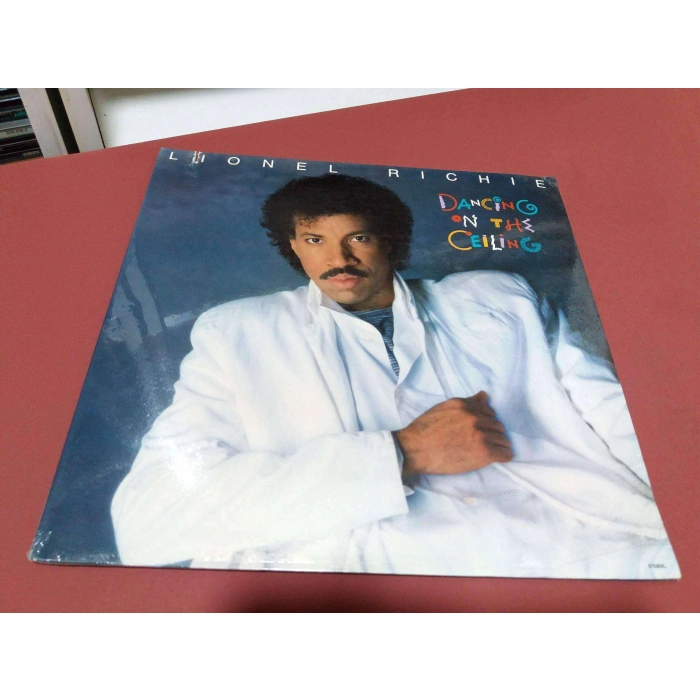 LIONEL RICHIE DANCING ON THE CEILING