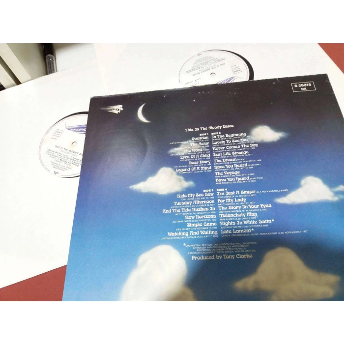 MOODY BLUES THIS IS THE BEST OF     2 LP