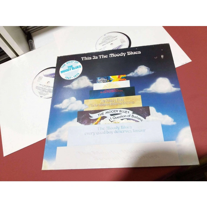 MOODY BLUES THIS IS THE BEST OF     2 LP