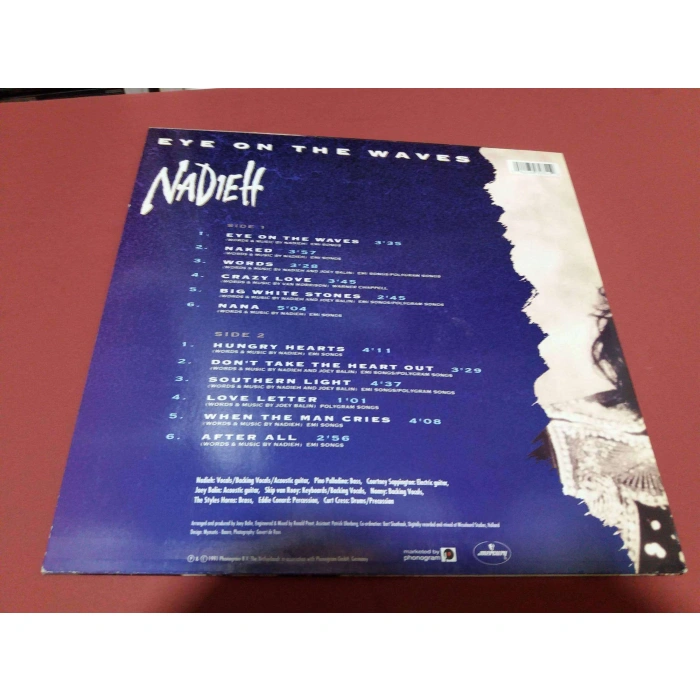 NADIEH EYE ON THE WAVES