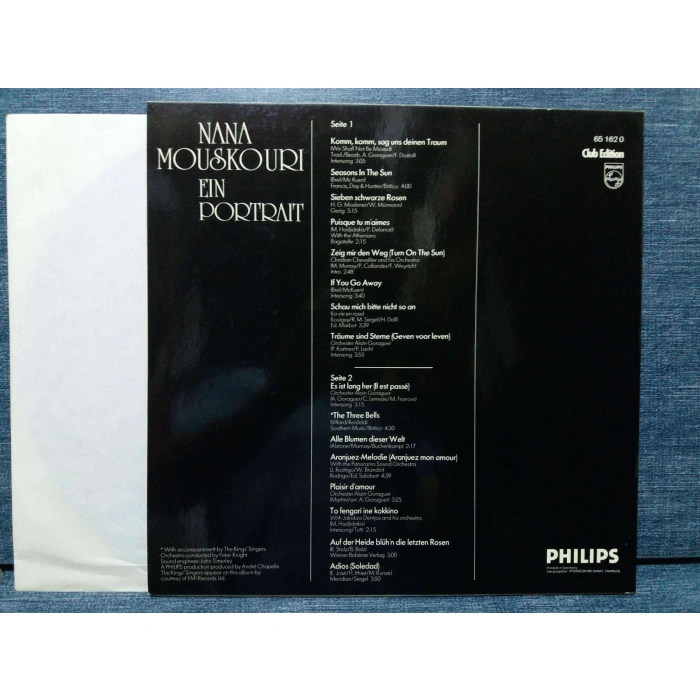 NANA MOUSKOURI PORTRAIT