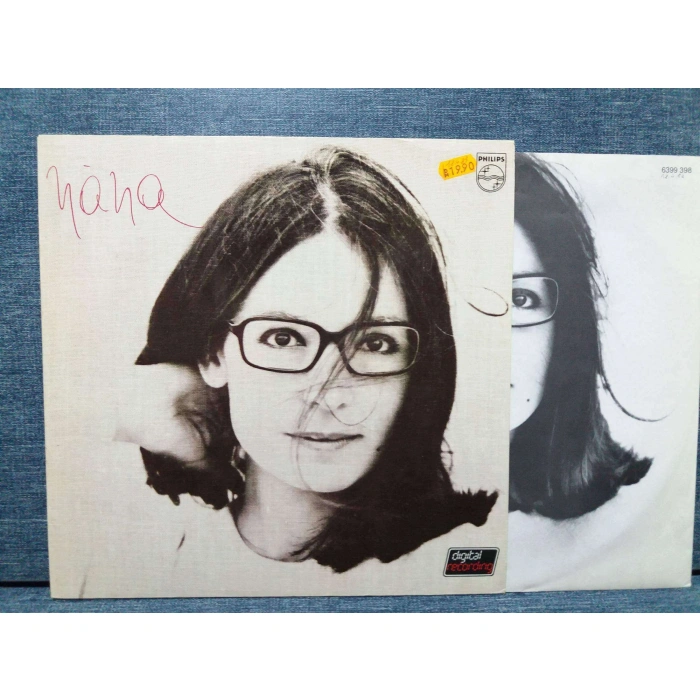 NANA MOUSKOURI SINGT
