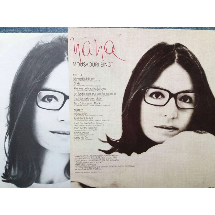 NANA MOUSKOURI SINGT