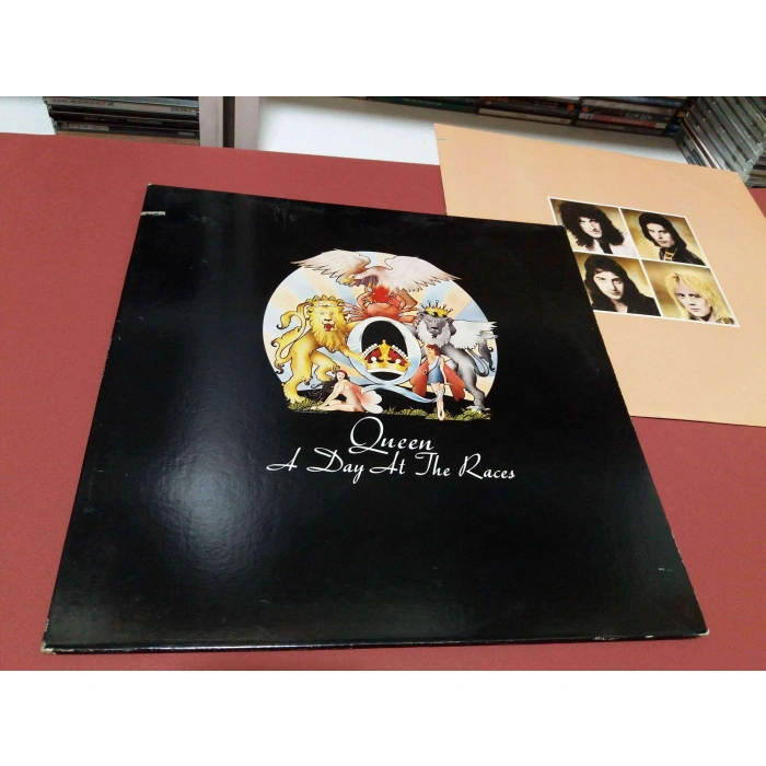 QUEEN A DAY AT THE RACES