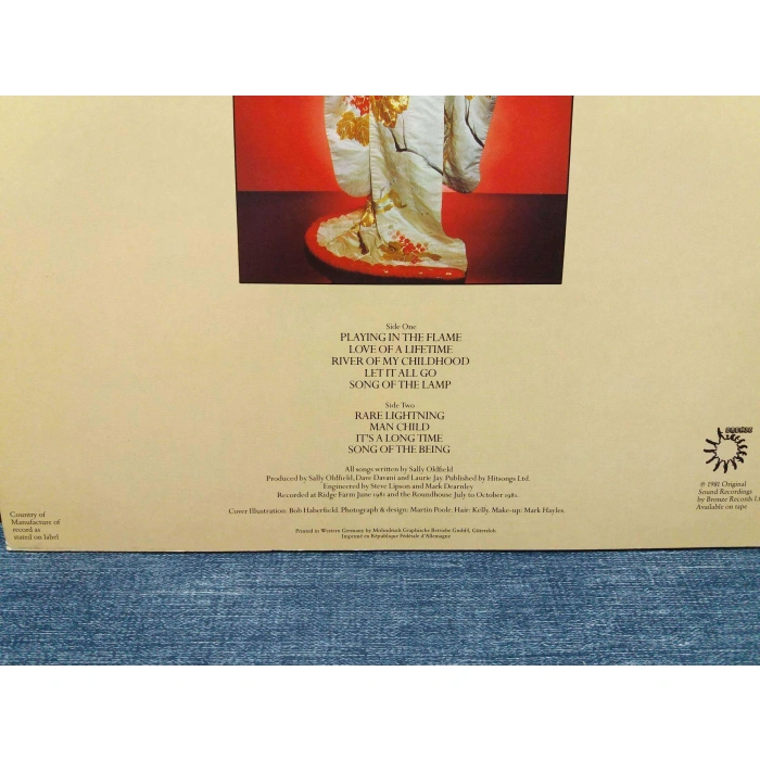 SALLY OLDFIELD PLAYING IN THE FLAME