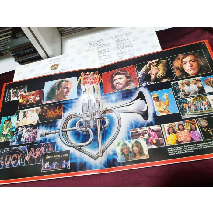 SGT PEPPERS LONELY HEART PETER FRAMPTON BEE GEES   2 LP