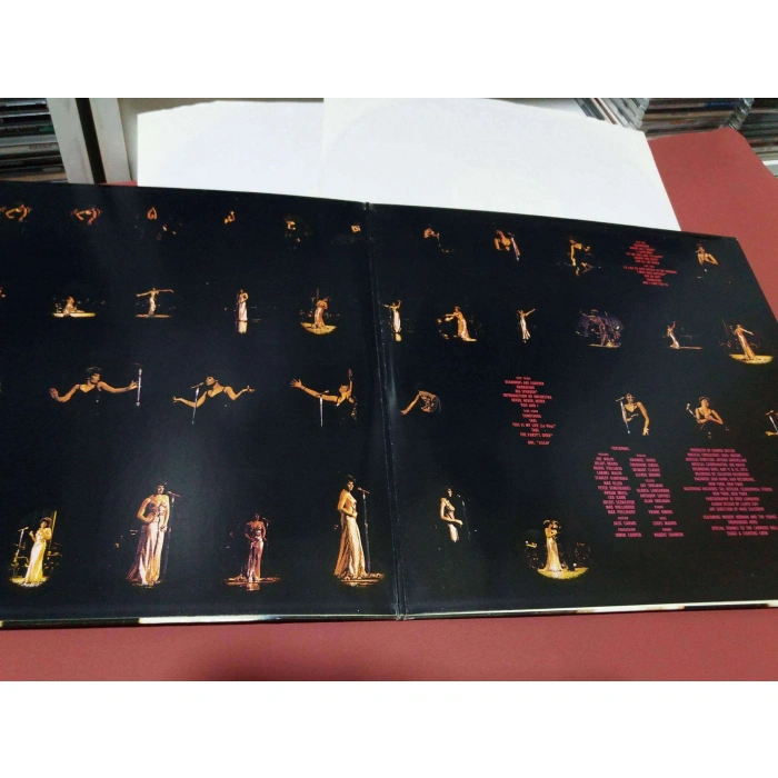 SHIRLEY BASSEY LIVE AT CARNEGIE HALL   2 LP