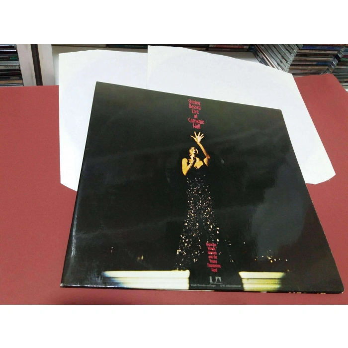 SHIRLEY BASSEY LIVE AT CARNEGIE HALL   2 LP