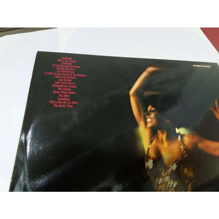 SHIRLEY BASSEY LIVE AT CARNEGIE HALL   2 LP