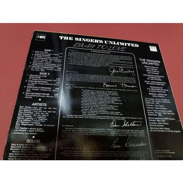 SINGERS UNLIMITED EASY TO LOVE