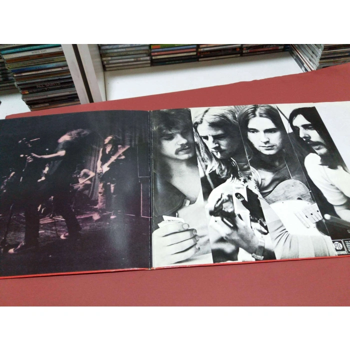 STATUS QUO DOG OF TWO HEAD