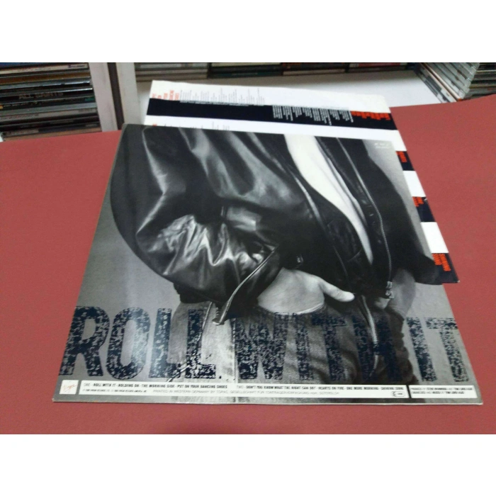 STEVE WINWOOD ROLL WITH IT