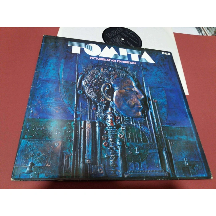 TOMITA PICRURES AT AN EXHIBITION