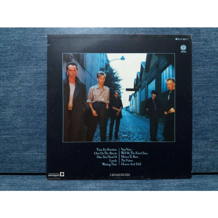 TWELVE DRUMMERS DRUMMING