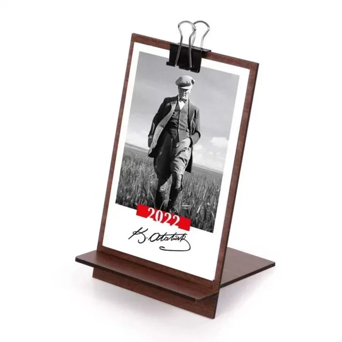 Ahşap Tabanlı Atatürk Masa Takvimi 2026