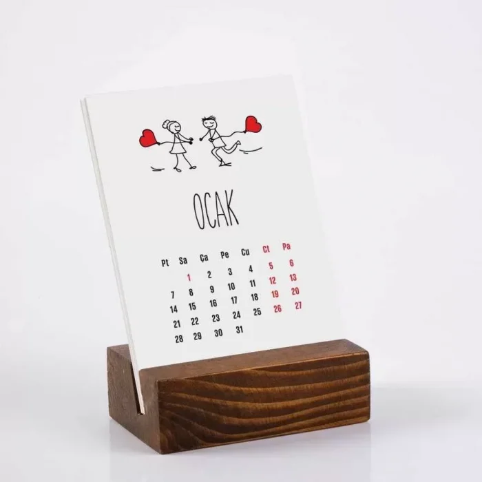 Aşk Tasarımlı Masa Takvimi | Ahşap Tabanlı 2025 Masa Takvimi