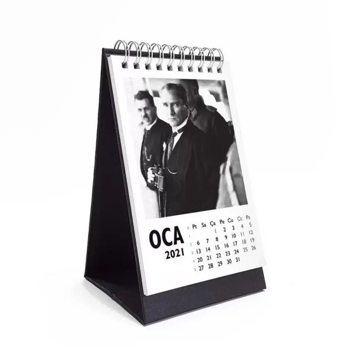 Atatürk Fotoğraflı 2025 Masa Takvimi - Dikey Siyah Beyaz