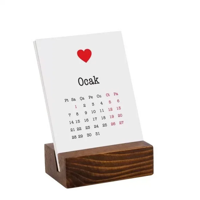 Kalp Tasarımlı Masa Takvimi | Ahşap Tabanlı 2025 Masa Takvimi