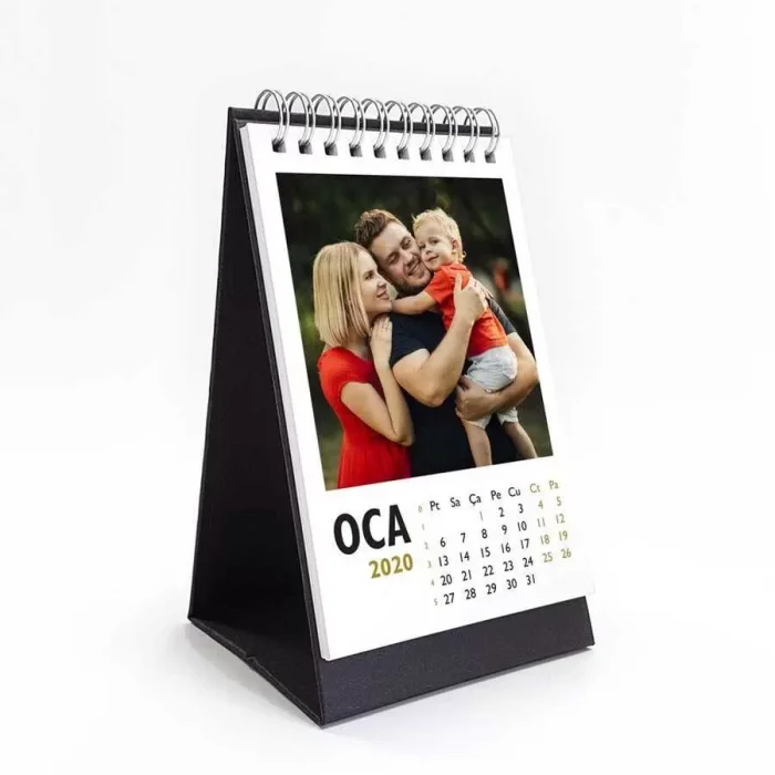 Kişiye Özel 12 Fotoğraflı Dikey 2026 Masa Takvimi