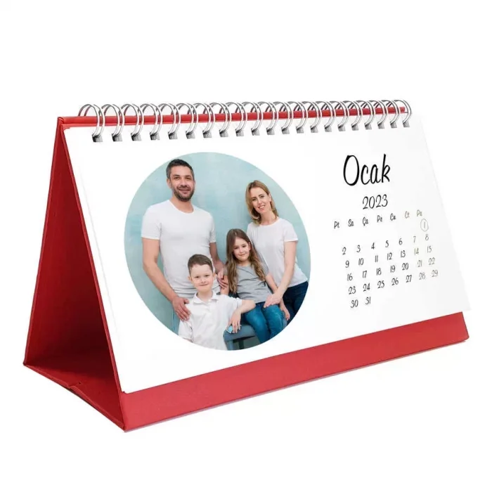 Kişiye Özel Yuvarlak Fotoğraflı 2025 Masa Takvimi Kırmızı Taban