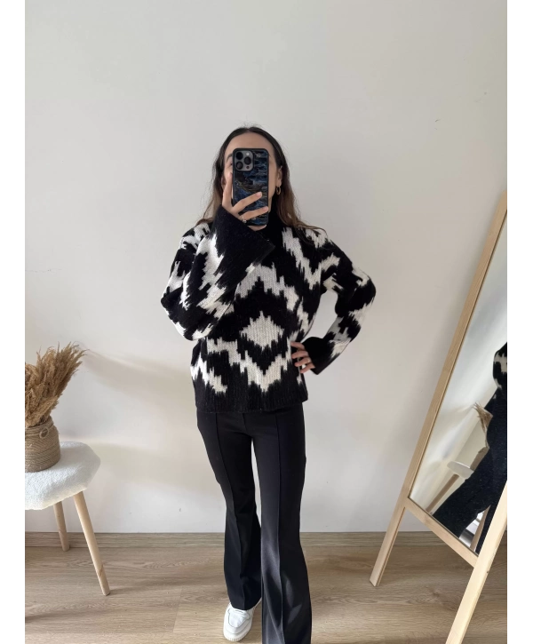 KAZAYAĞI DESENLİ SİYAH BEYAZ KAZAK