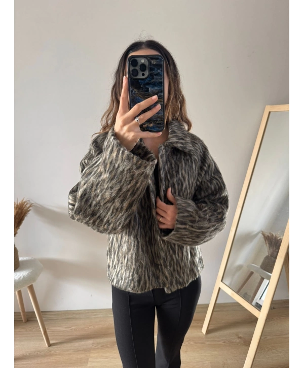 JAKARLI DÜĞMELİ CEKET