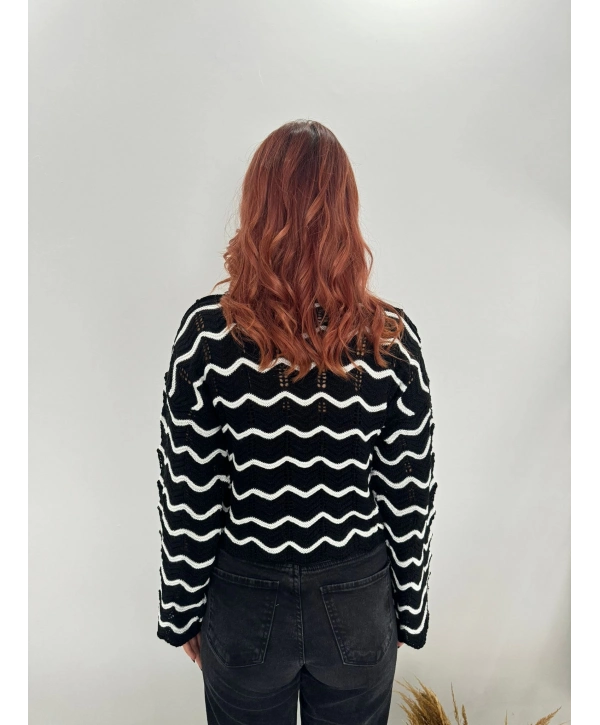 SİYAH BEYAZ ÇİZGİLİ KAZAK