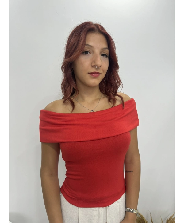 KIRMIZI MADONNA YAKA BLUZ