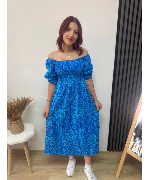 MAVİ DESENLİ YIRTMAÇLI ELBİSE