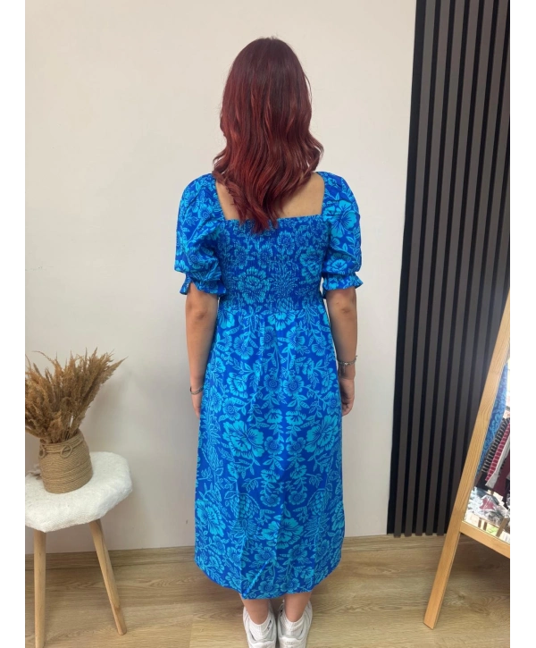 MAVİ DESENLİ YIRTMAÇLI ELBİSE