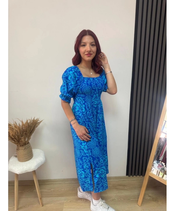 MAVİ DESENLİ YIRTMAÇLI ELBİSE