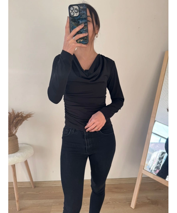 SİYAH DEGAJE YAKA BLUZ