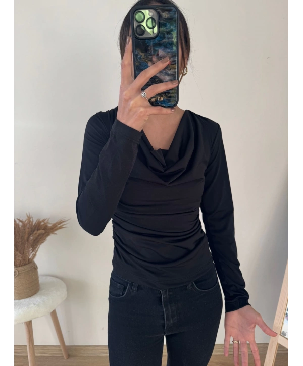 SİYAH DEGAJE YAKA BLUZ