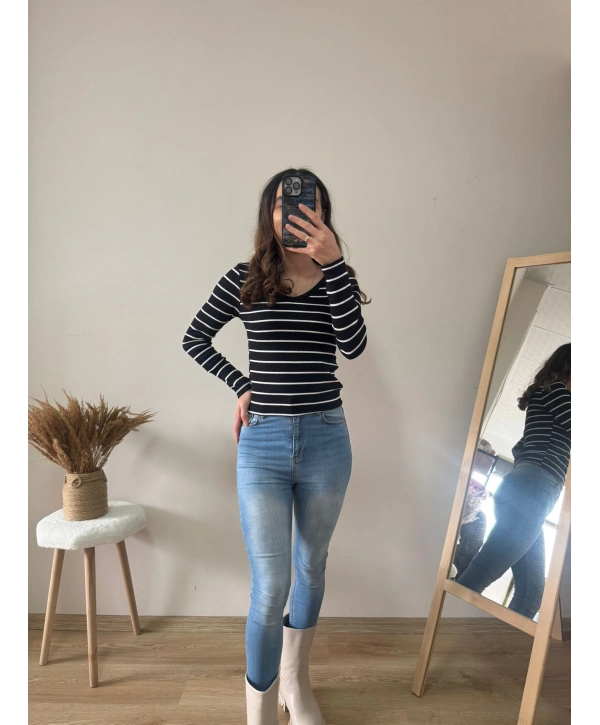 V YAKA SİYAH KAŞKORSE BLUZ