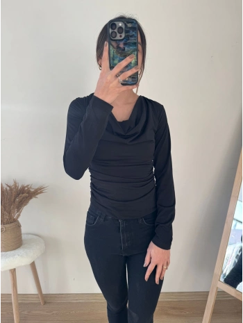 SİYAH DEGAJE YAKA BLUZ